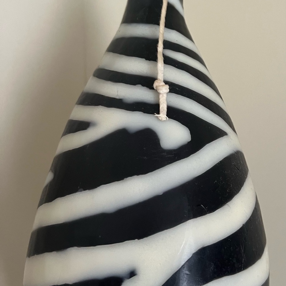 Round Black and White Swirl Candle